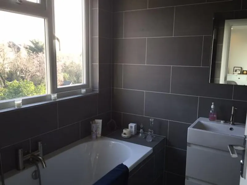 Bathroom at Film location D2241 in London (photo 14)