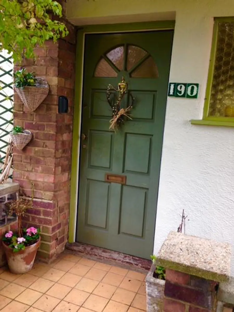 Suburban house in Eltham, D2242 (photo 2)