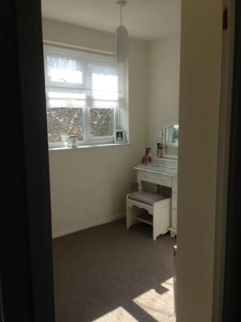 Suburban house in Eltham, D2242 (photo 17)