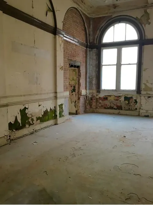 Derelict Wolverhampton studio, N411