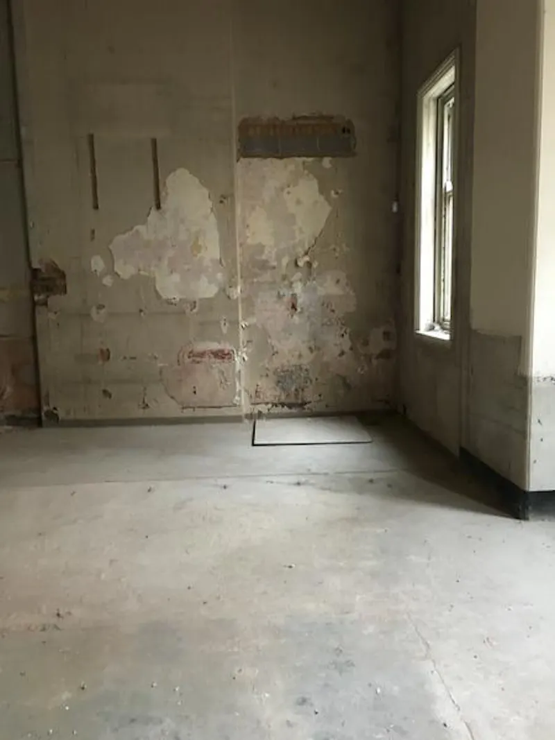 Derelict Wolverhampton studio, N411 (photo 9)