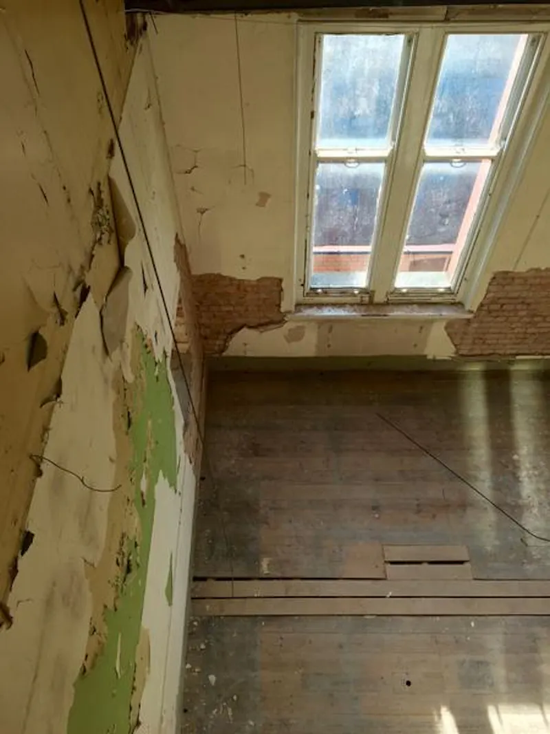 Derelict Wolverhampton studio, N411 (photo 32)