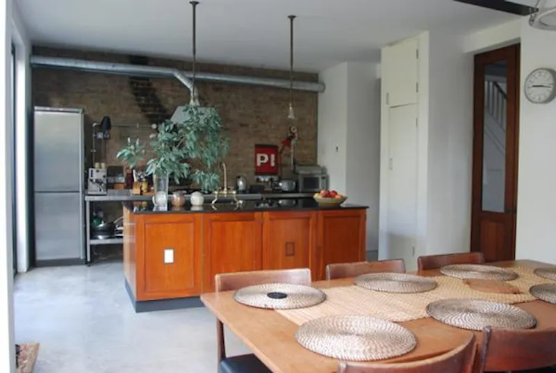 Industrial Herne Hill home, D2244 (photo 5)
