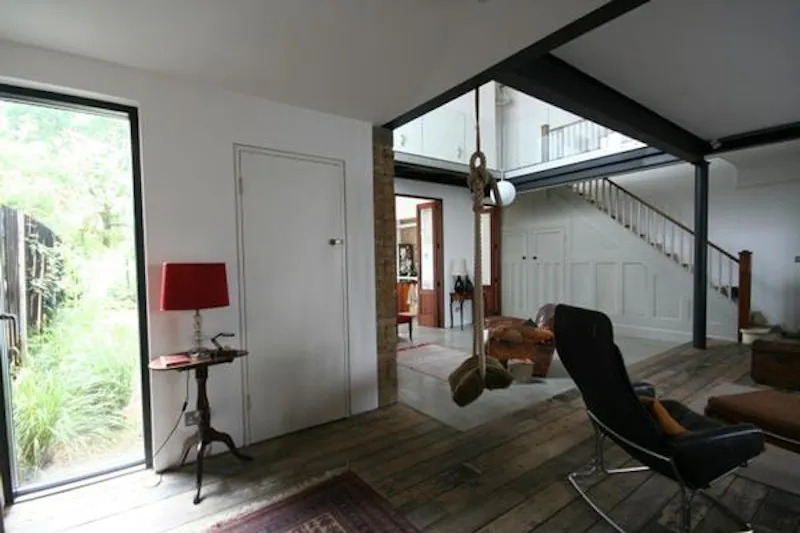 Industrial Herne Hill home, D2244 (photo 10)