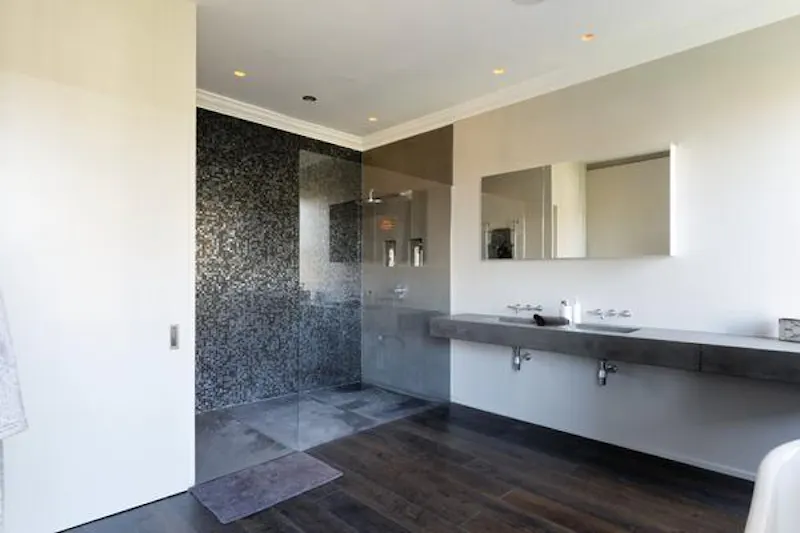 Shower at Modern and minimal in Putney, E425 (photo 18)