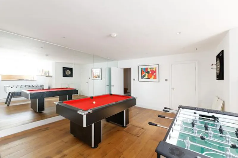 Games room at Modern and minimal in Putney, E425 (photo 30)