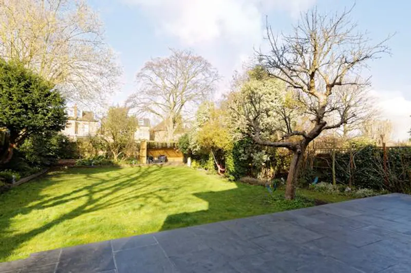 Modern and minimal in Putney, E425 (photo 35)