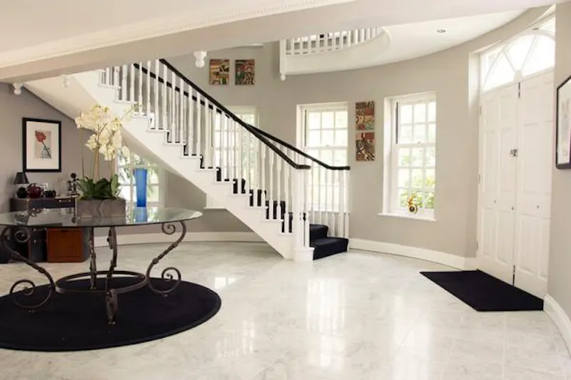 Entrance hall at Virginia Water modern mansion, D2245 (photo 2)