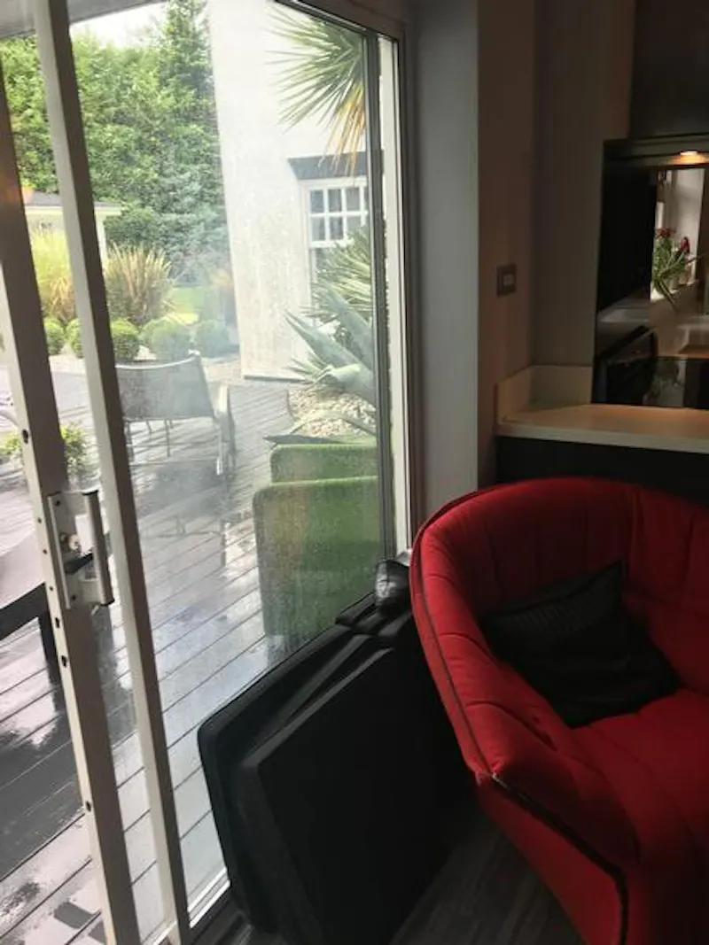 Virginia Water modern mansion, D2245 (photo 10)