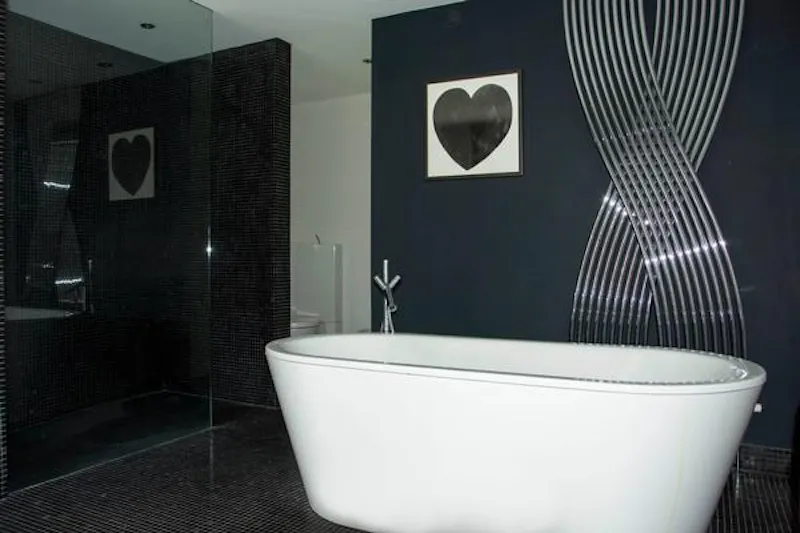 Bathroom at Virginia Water modern mansion, D2245 (photo 13)