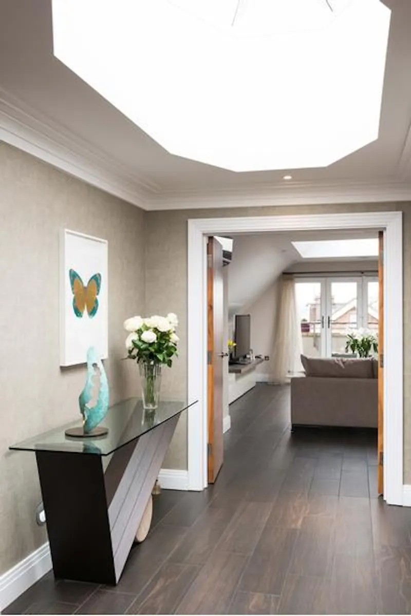 Entrance hall at Contemporary Enfield apartment, F1102 (photo 7)