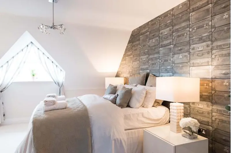 Attic at Contemporary Enfield apartment, F1102 (photo 16)
