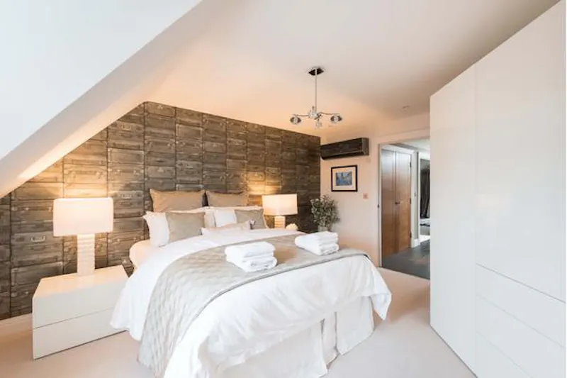 Contemporary Enfield apartment, F1102 (photo 22)