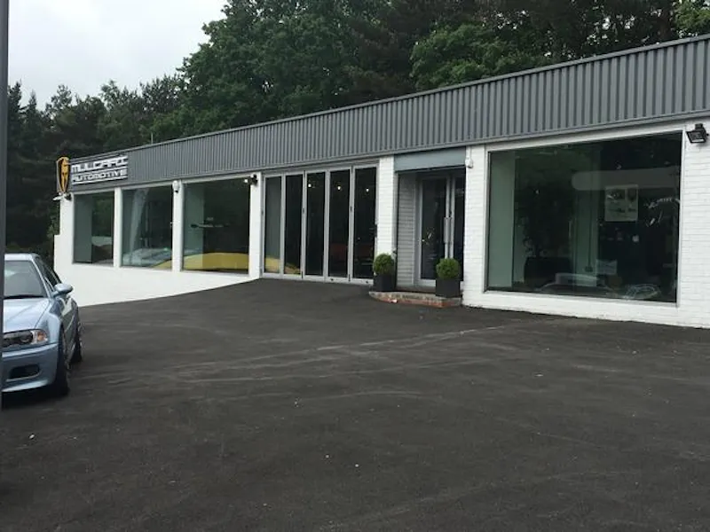 Driveway at Car show room in Bracknell, V150 (photo 1)