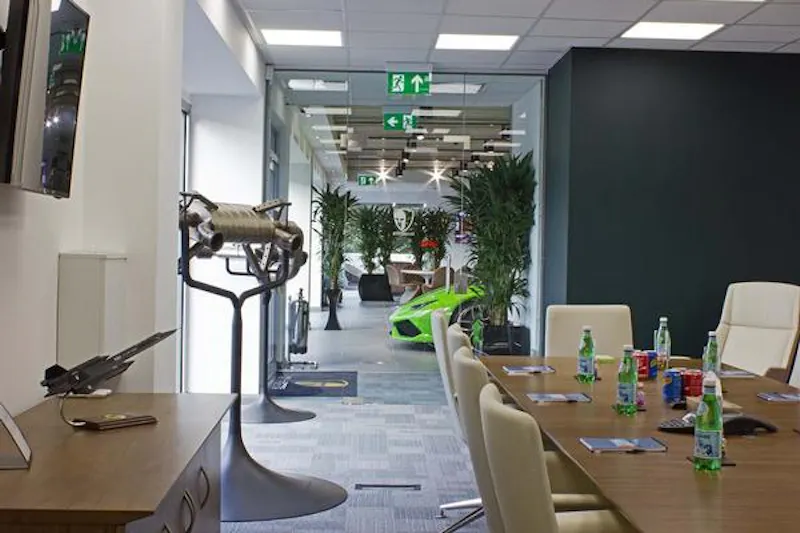 Car show room in Bracknell, V150 (photo 9)