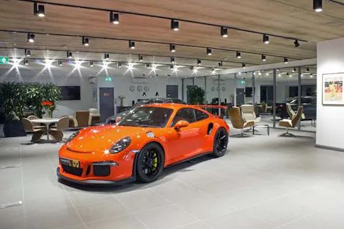Car show room in Bracknell, V150