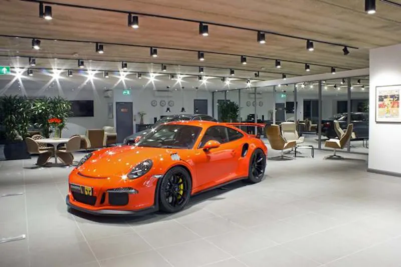 Car show room in Bracknell, V150 (photo 10)