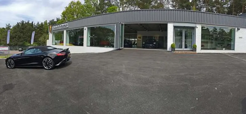Car show room in Bracknell, V150 (photo 14)