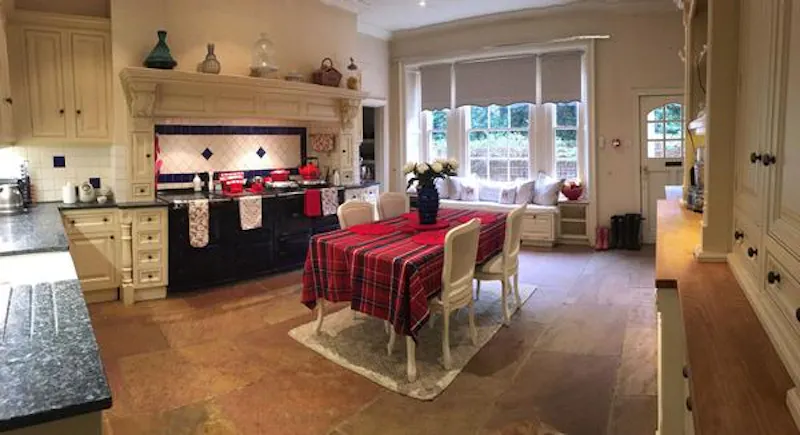 Kitchen at Merstham country house, A1408 (photo 5)