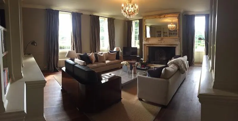 Living Room at Merstham country house, A1408 (photo 6)