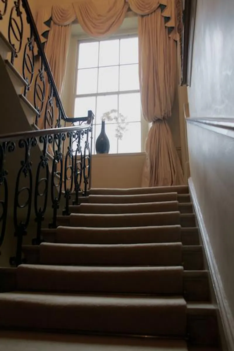 Staircase at Merstham country house, A1408 (photo 10)