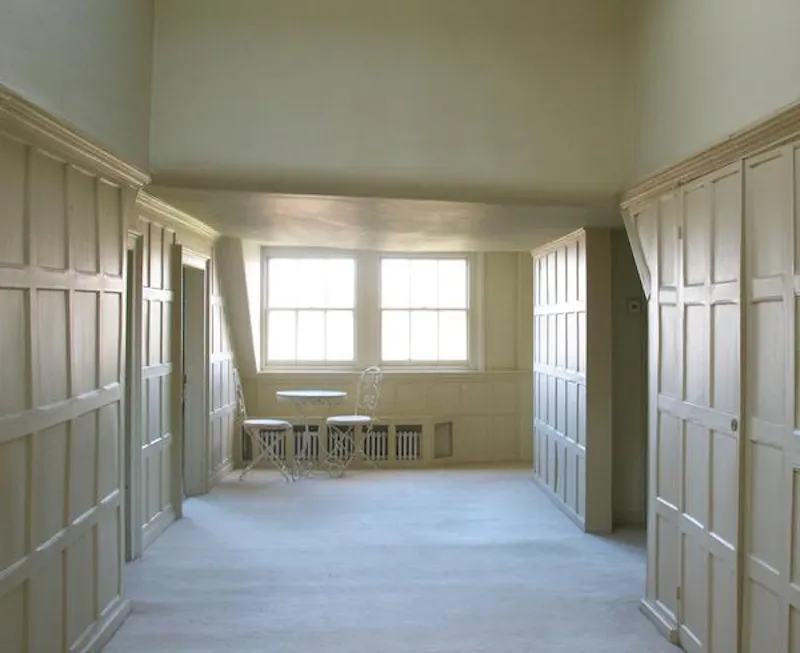Corridor at Merstham country house, A1408 (photo 11)