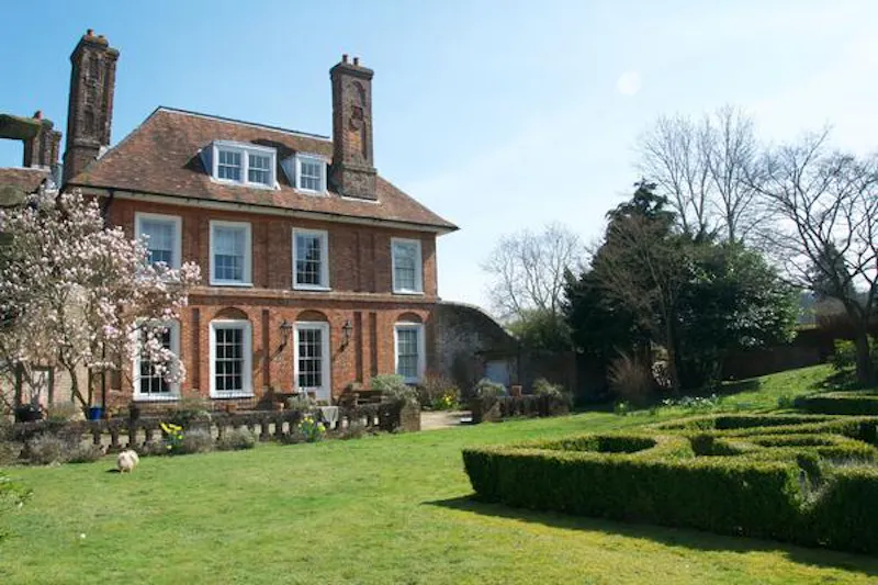 Garden at Merstham country house, A1408 (photo 15)