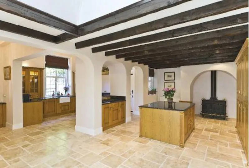 Kitchen at Bletchingly Manor Houses, B1719 (photo 6)