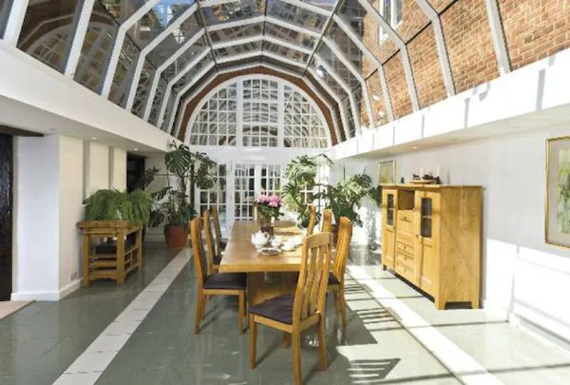 Conservatory at Bletchingly Manor Houses, B1719 (photo 11)