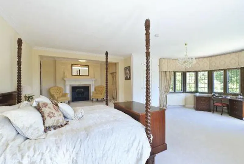 Bedroom at Bletchingly Manor Houses, B1719 (photo 29)
