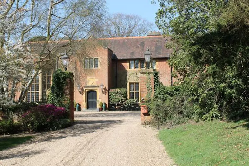 Driveway at Bletchingly Manor Houses, B1719 (photo 44)
