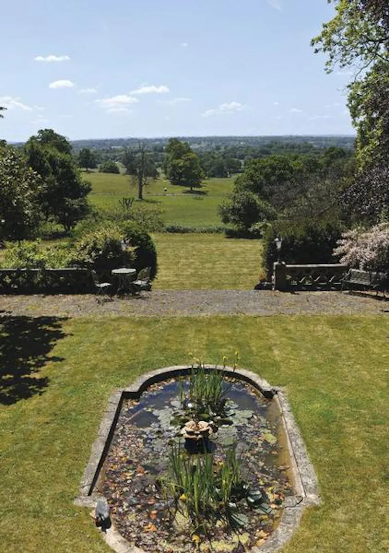 Pond at Bletchingly Manor Houses, B1719 (photo 54)