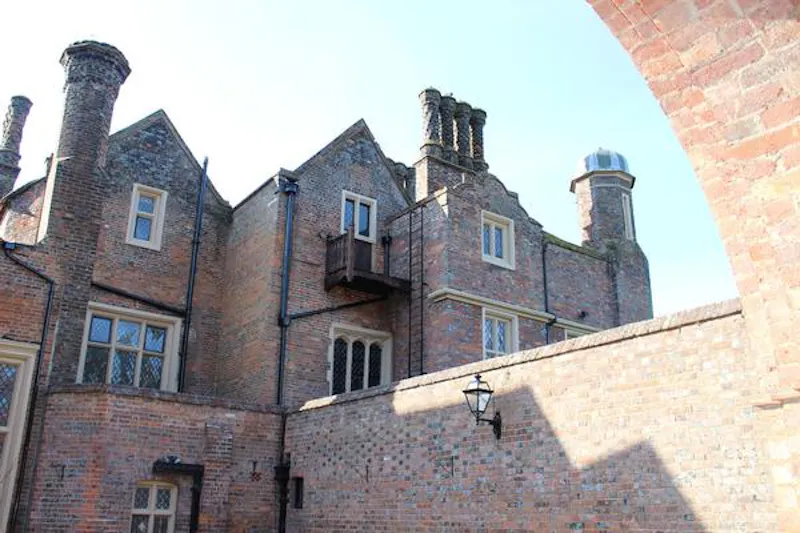 Elizabethan Manor in Luton, H176 (photo 18)