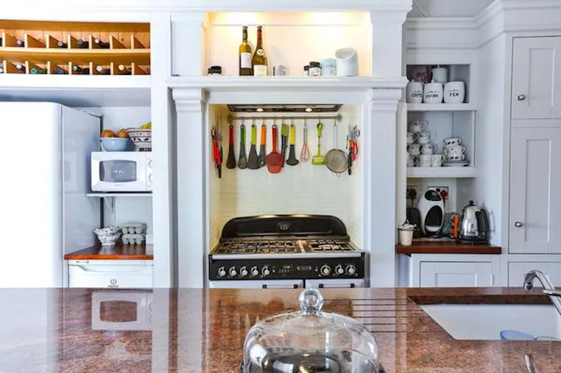 Kitchen at Film location E427 in London (photo 6)