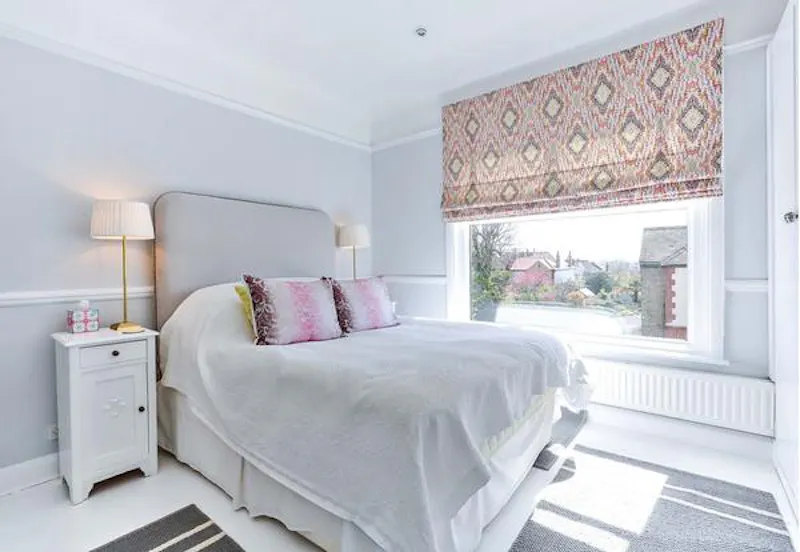 Bedroom at Film location E427 in London (photo 19)