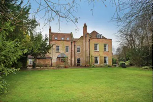 Unmodernised Totteridge manor, A904