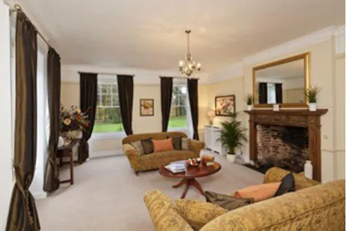 Unmodernised Totteridge manor, A904
