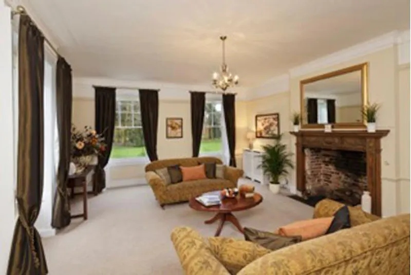 Living Room at Unmodernised Totteridge manor, A904 (photo 2)