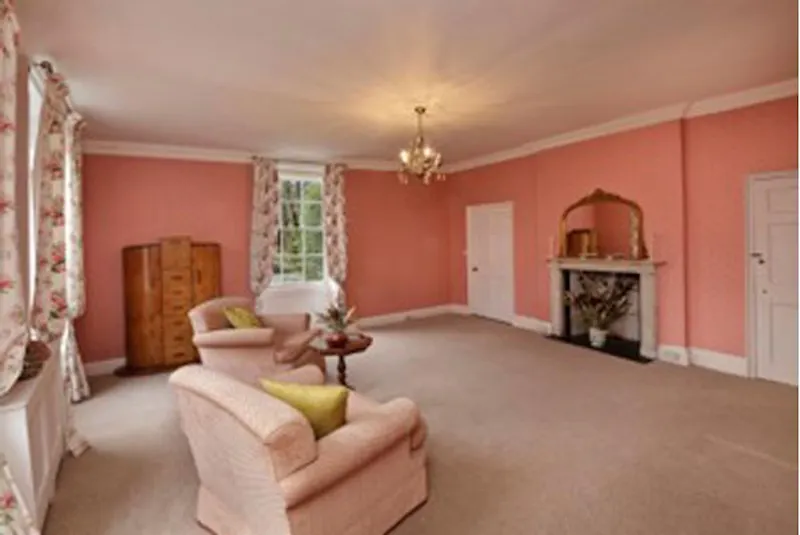 Living Room at Unmodernised Totteridge manor, A904 (photo 5)