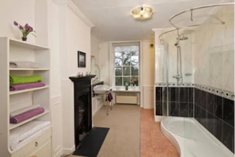 Bathroom at Unmodernised Totteridge manor, A904 (photo 6)