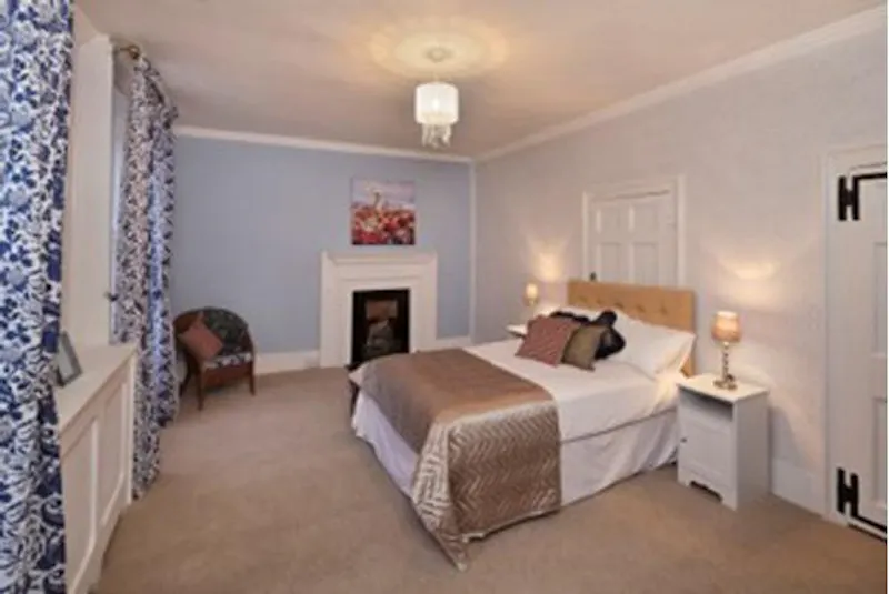 Bedroom at Unmodernised Totteridge manor, A904 (photo 7)