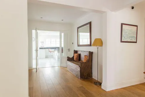 Large detached house Weybridge, D2248