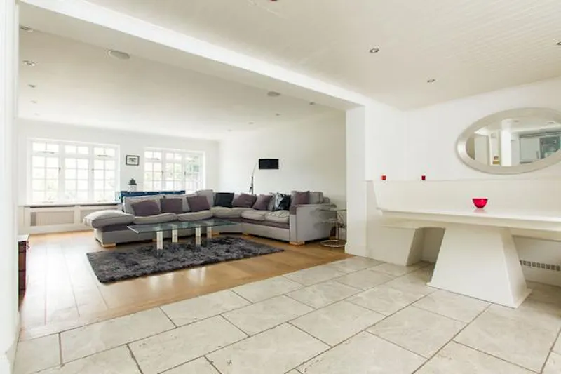 Open plan at Large detached house Weybridge, D2248 (photo 21)