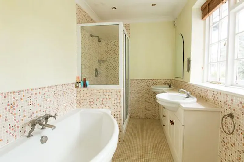 Bathroom at Large detached house Weybridge, D2248 (photo 38)