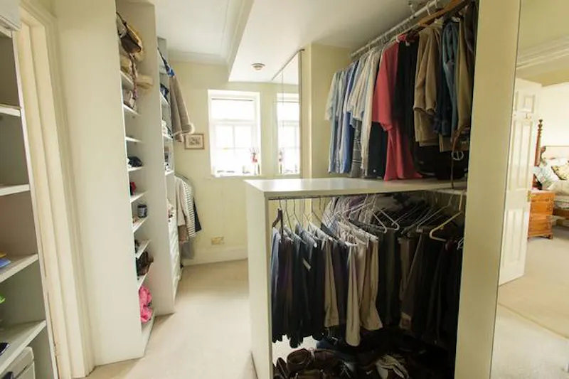 Dressing room at Large detached house Weybridge, D2248 (photo 40)