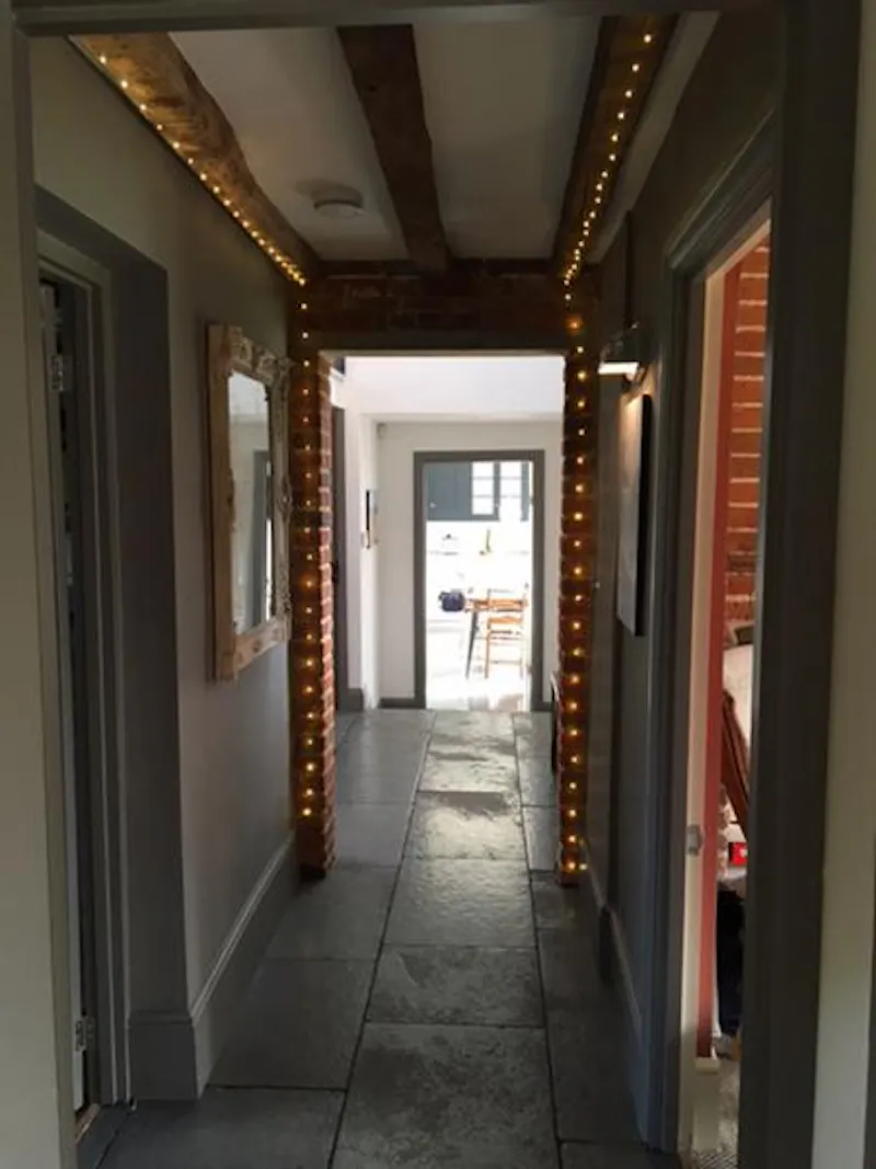 Corridor at Film location C867 in Hampshire (photo 19)