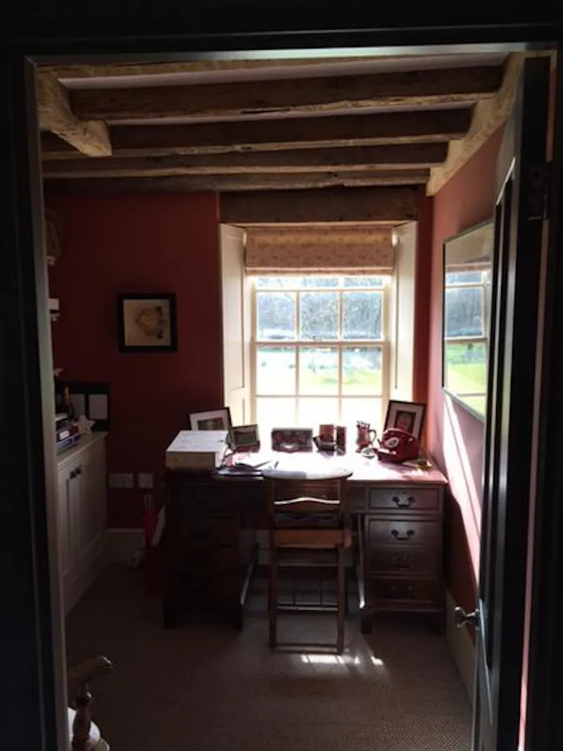 Study at Film location C867 in Hampshire (photo 23)