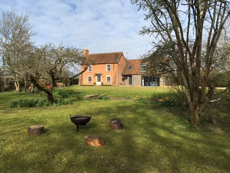 Garden at Film location C867 in Hampshire (photo 28)