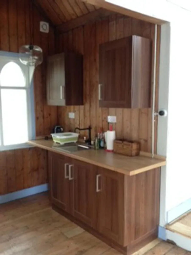 Kitchen at Film location CH96 in Hertfordshire (photo 3)