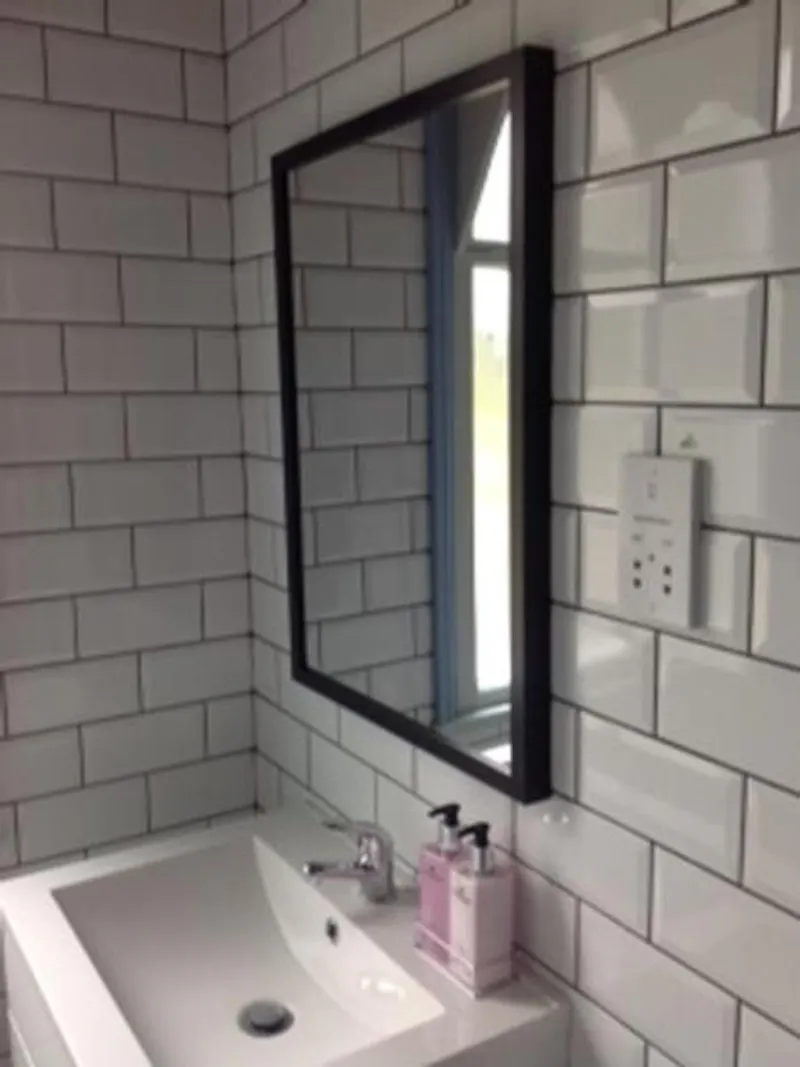 Bathroom at Film location CH96 in Hertfordshire (photo 12)